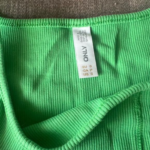 Going out top - Picture 2 of 3